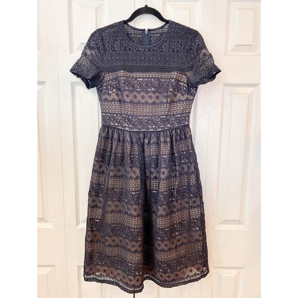 Maggy London Dresses & Skirts - Maggy London Lace Dress Size 6 Petite